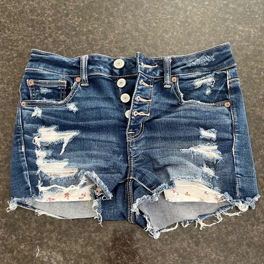 Distressed American Eagle denim shorts - Picture 2 of 5